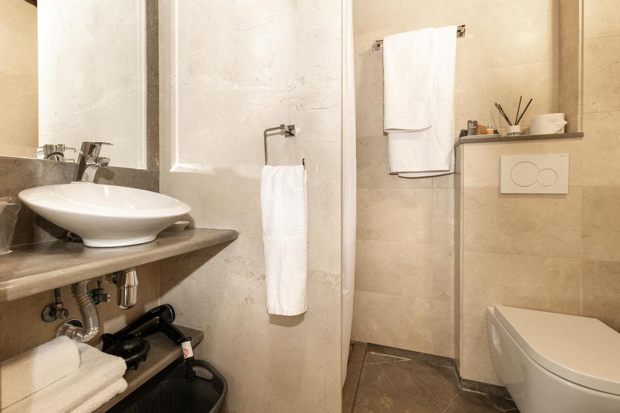 Apartamentos En Pleno Centro, Aljibe Rodrigo Del Campo 1A Granada Exteriör bild